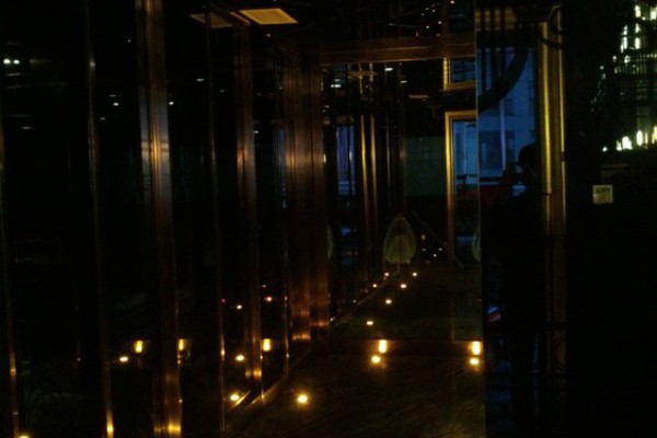 重庆老街小巷探秘：按摩器哪里买最地道？